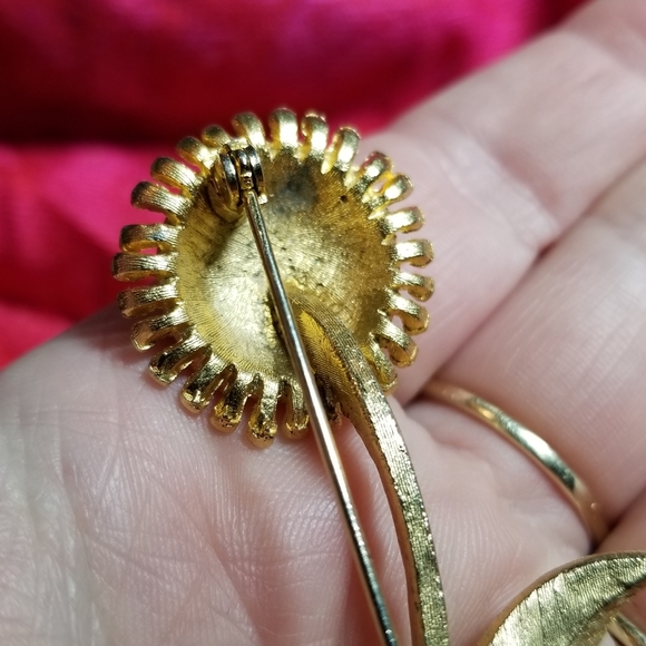 Relisted -Vintage flower brooch zinnia sunflower pin floral gold tone - Picture 8 of 8